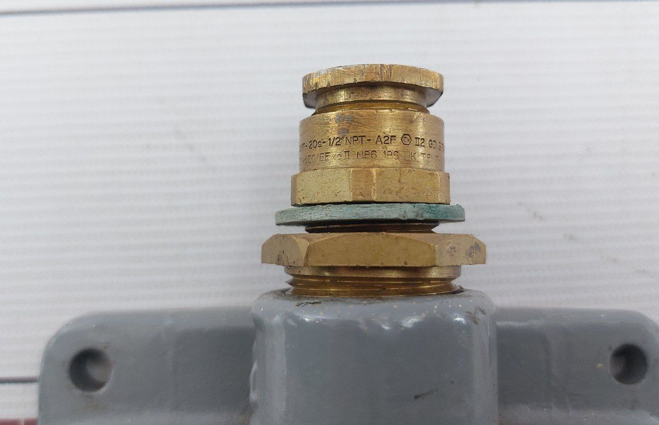 Hubbell 420r7w Sleeve Watertight Receptacle 480v - Image 6