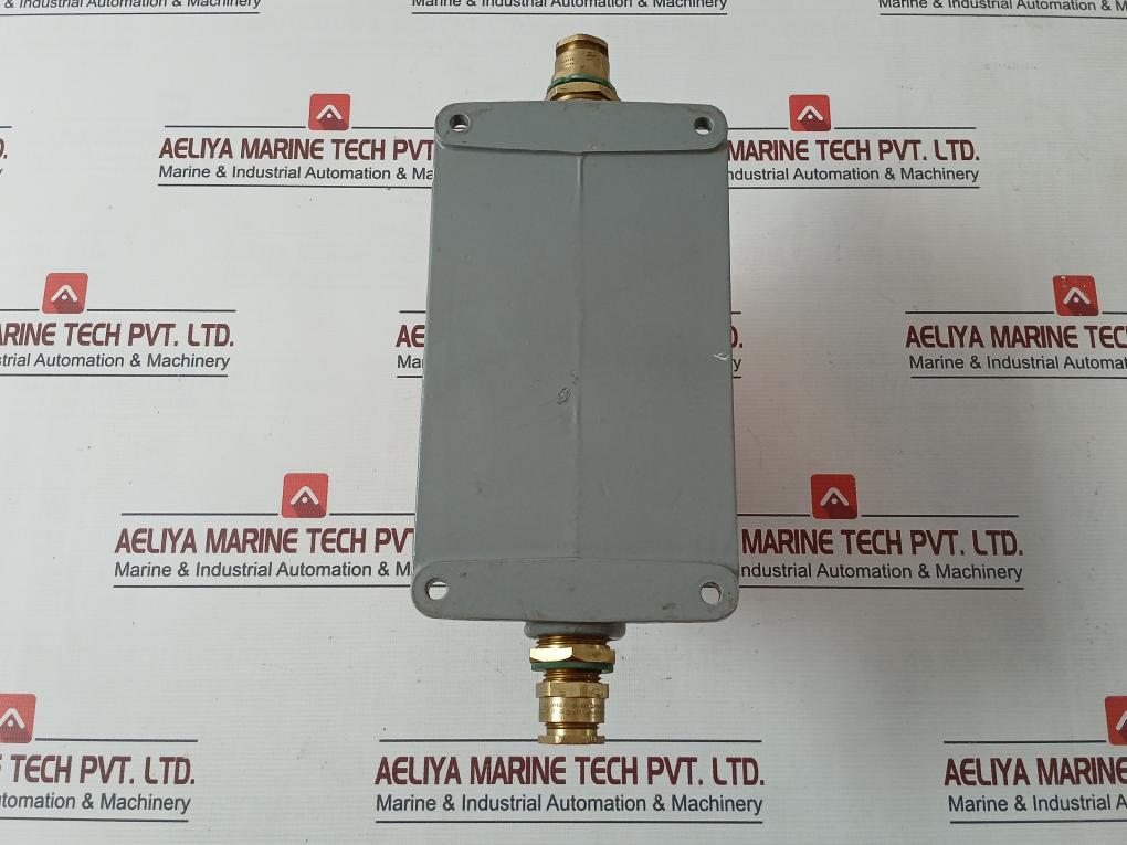 Hubbell 420r7w Sleeve Watertight Receptacle 480v - Image 4