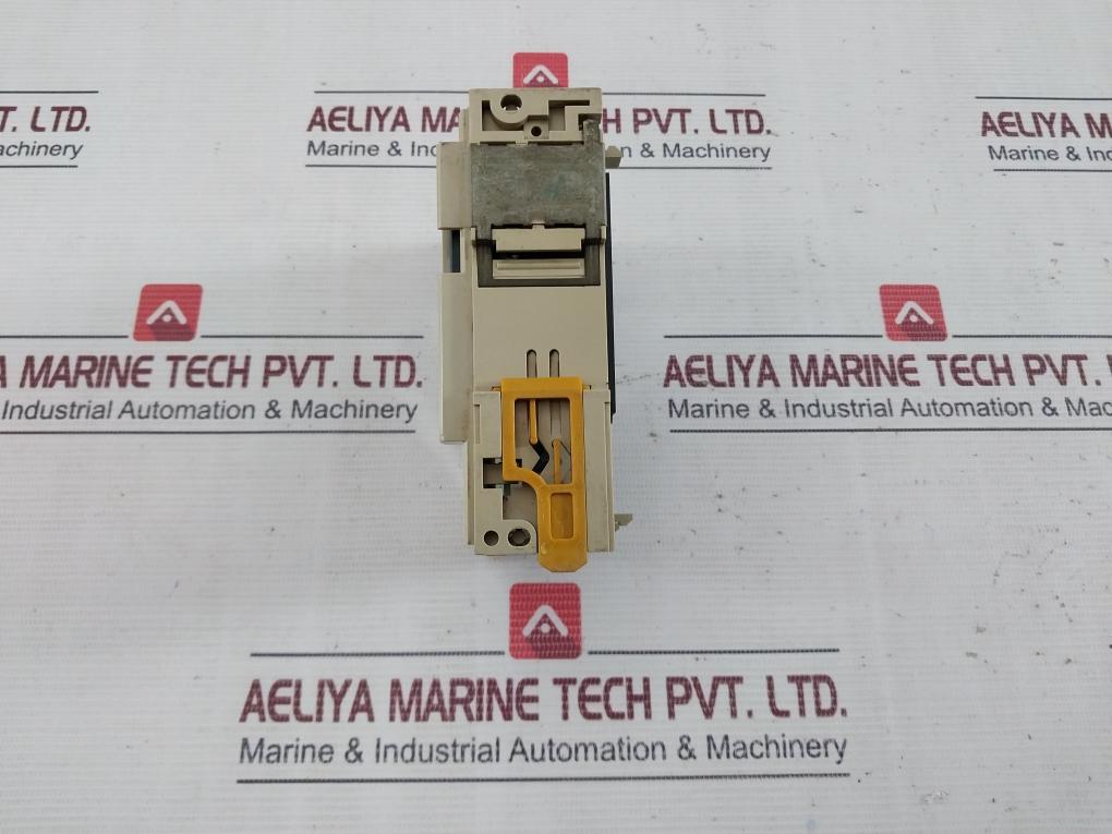 Omron Cqm1-Oc222-1 Plc Output Unit 250v - Image 4