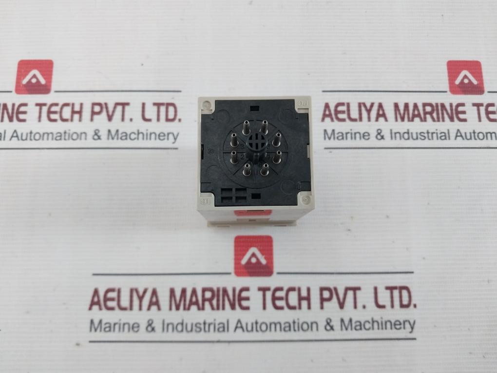 Omron H3cr-G8l-30 Timer 250v - Image 4