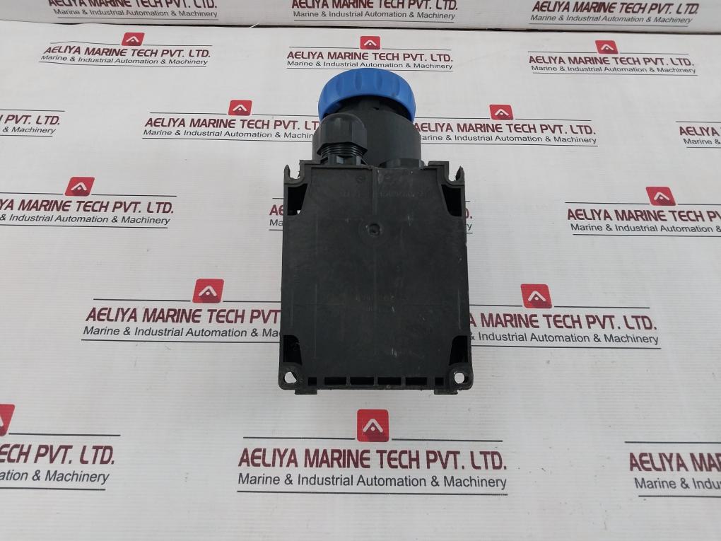 Stahl 8570/11-306 Ex Switch Socket 250v - Image 4