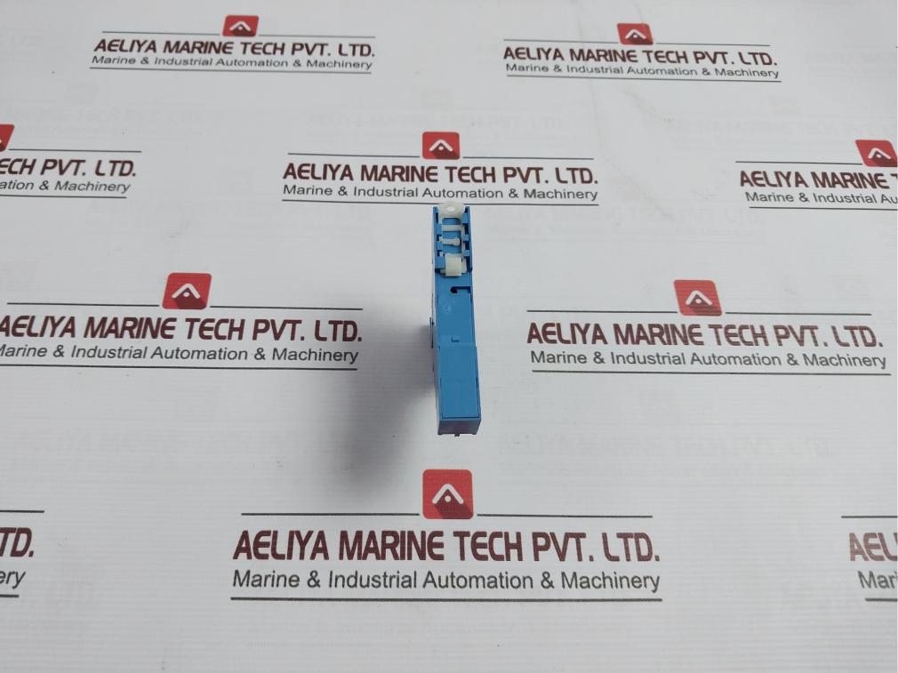 Finder 93.01.7.024 Relay Socket 300v - Image 4