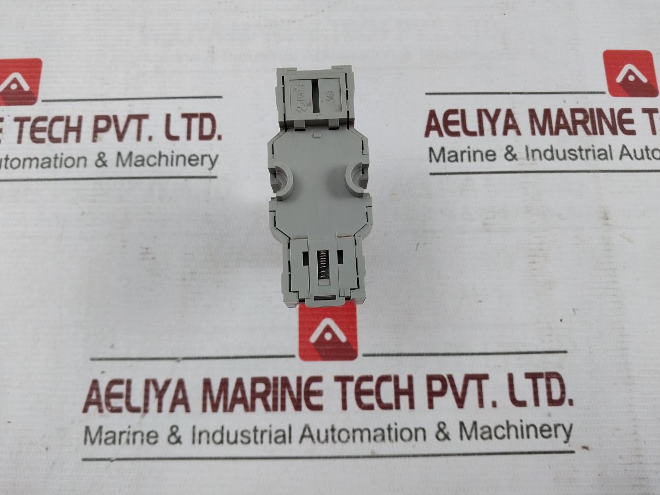 Idec Rh2b-Ul Relay With Base 240v - Image 4