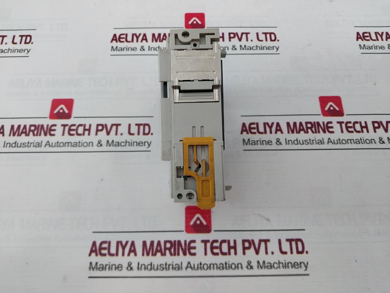 Omron Cqm1-Oc221 Plc Output Unit Module 250v - Image 4