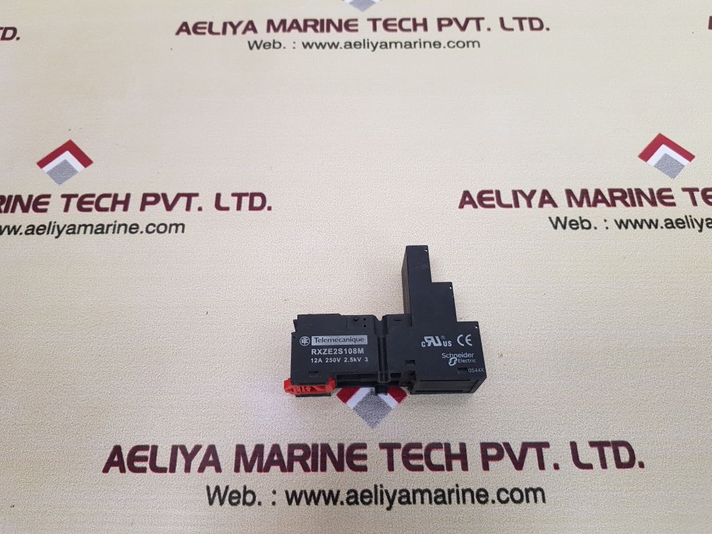 Telemecanique rxze2s108m relay socket - Image 2