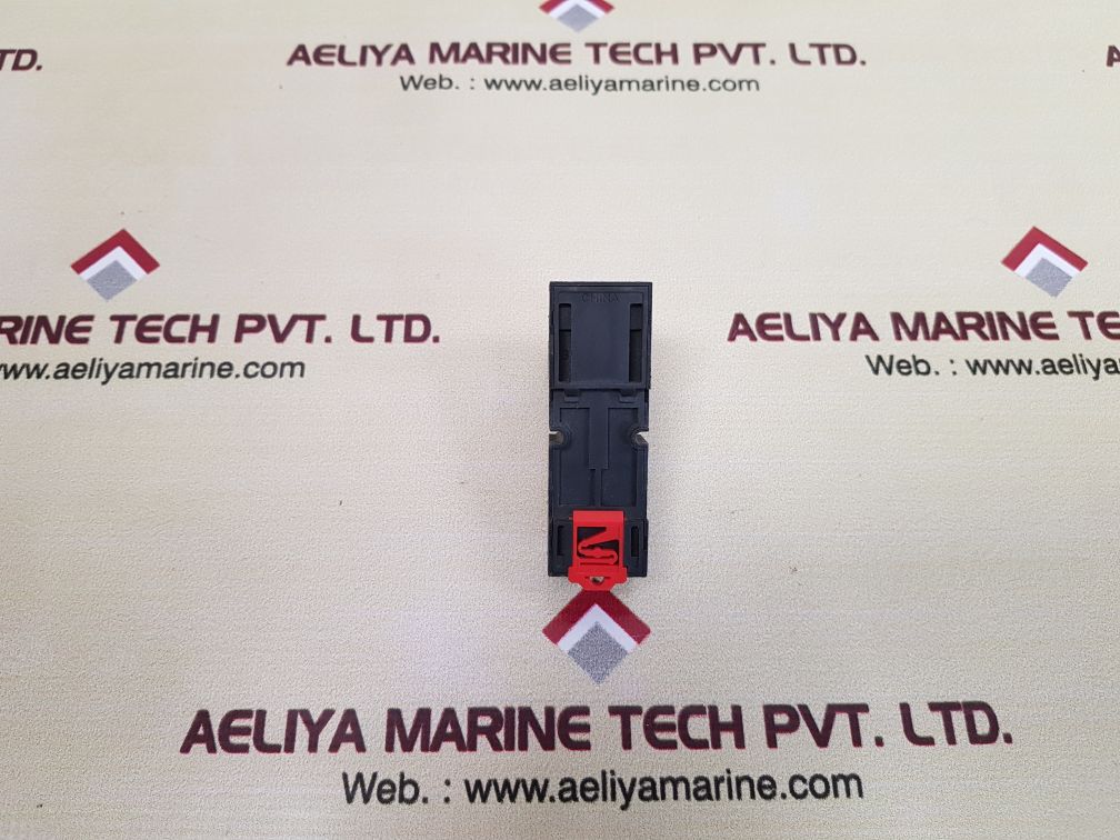 Telemecanique rxze2s108m relay socket - Image 3