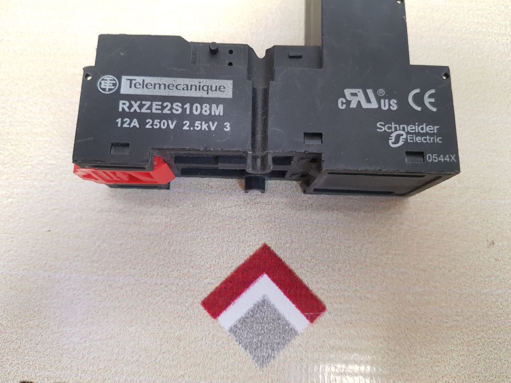 Telemecanique rxze2s108m relay socket - Image 6