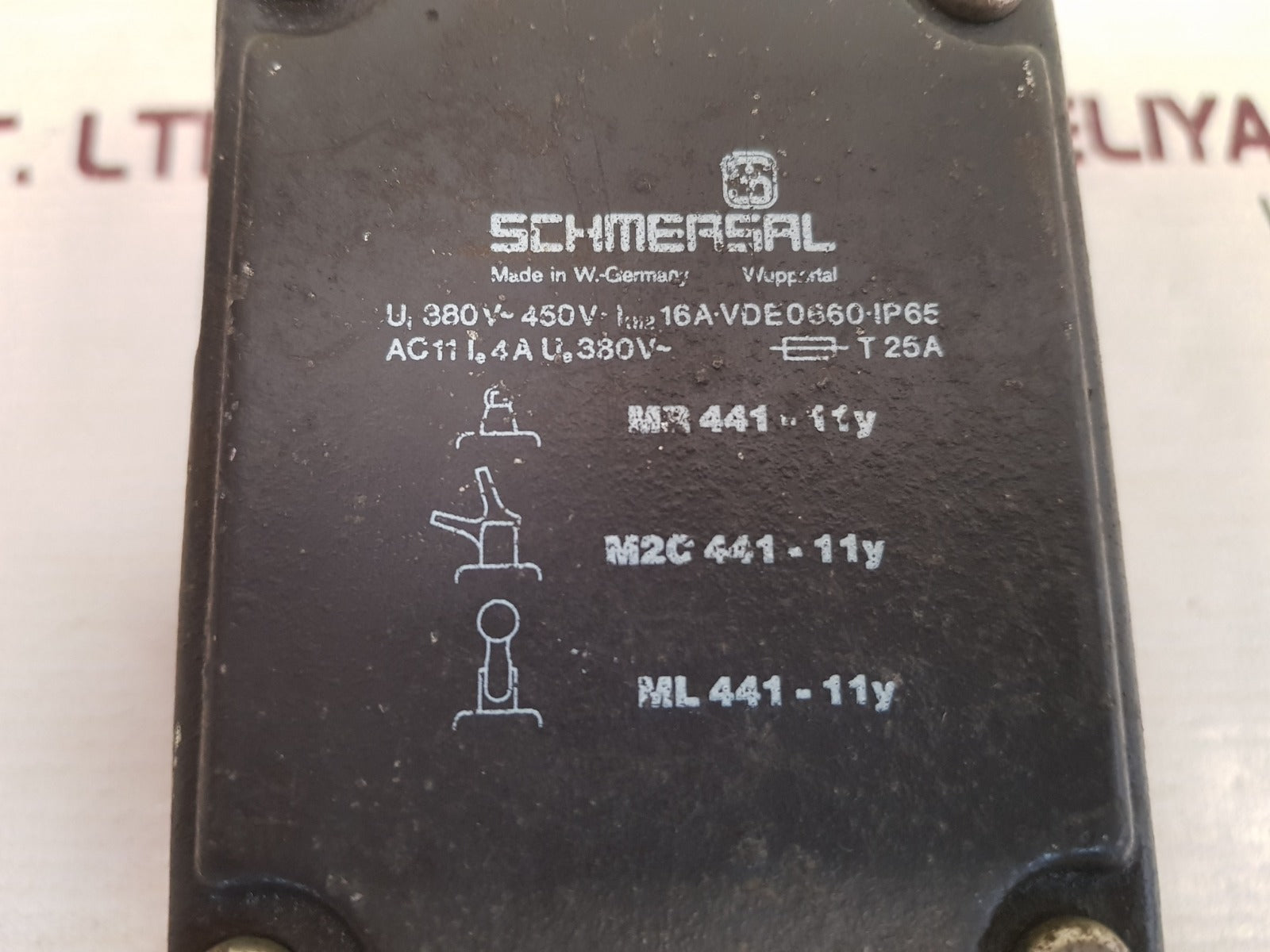 Schmersal mr441-11y limit switch - Image 6