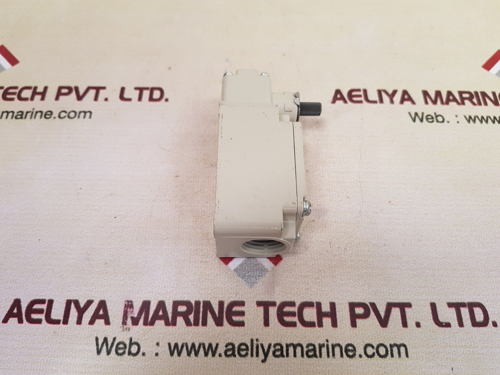 Azbil 1Ls9-j Micro Switch 10A 480Vac - Image 2