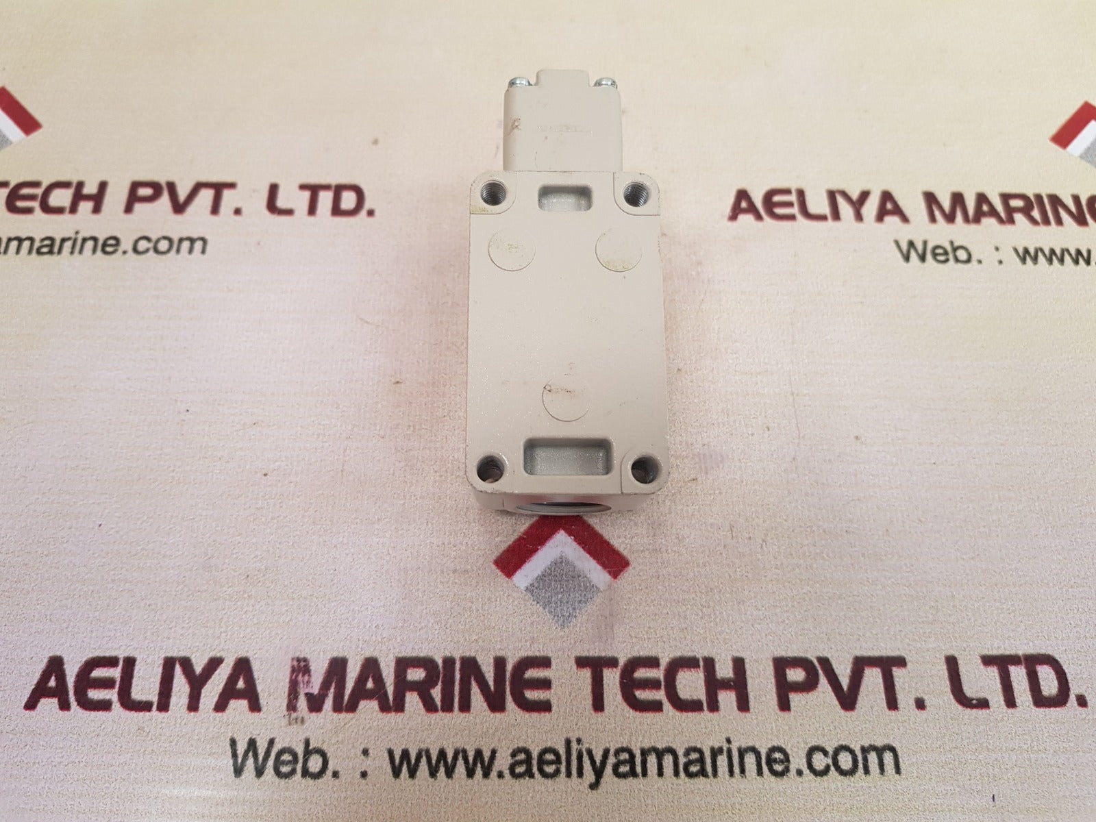 Azbil 1Ls9-j Micro Switch 10A 480Vac - Image 3