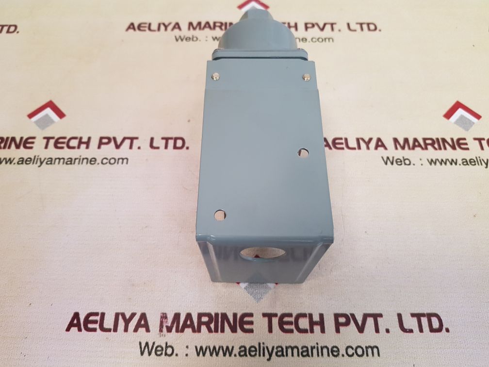 Allen-bradley 836-c3 Ser.A Pressure Switch 80 Psi/5.5 Bar - Image 4