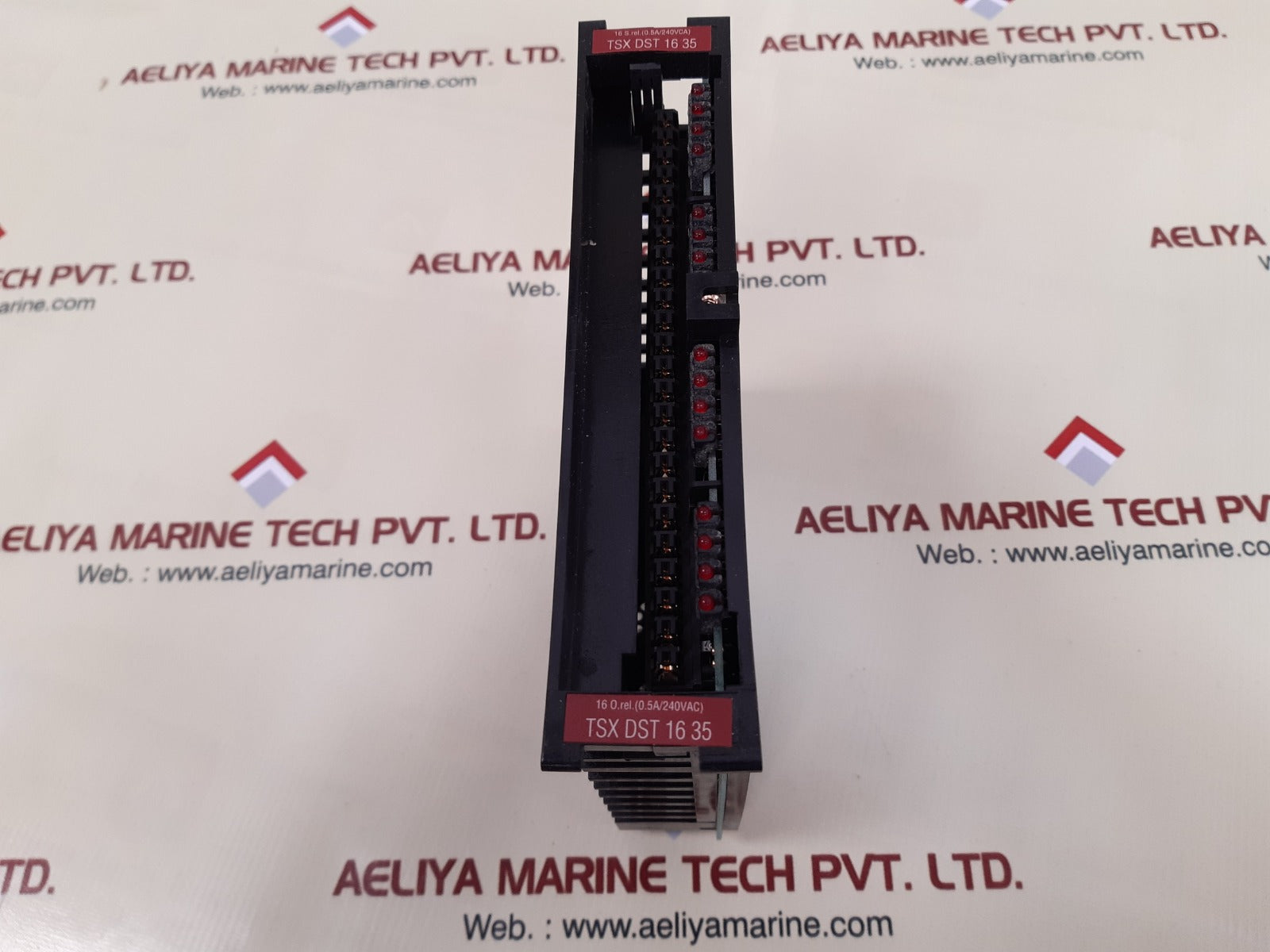 Schneider Electric Tsxdst1635 Output Module 0.5A 240Vac - Image 4