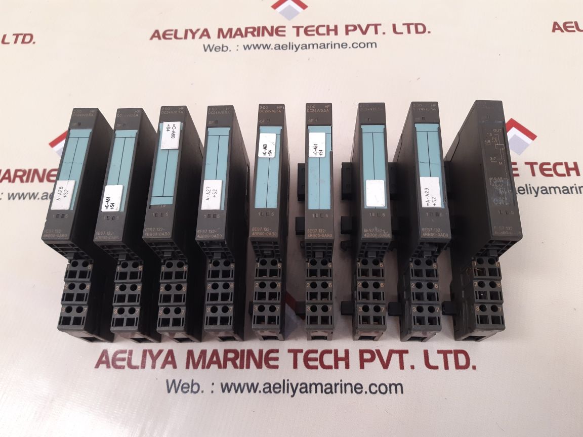 Siemens 6es7 132-4bb00-0ab0 output module with 6es7 193-4cb10-0aa0