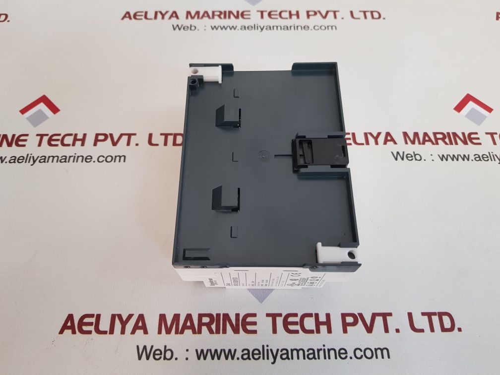 Schneider zelio sr3 b261bd logic controller module - Image 3