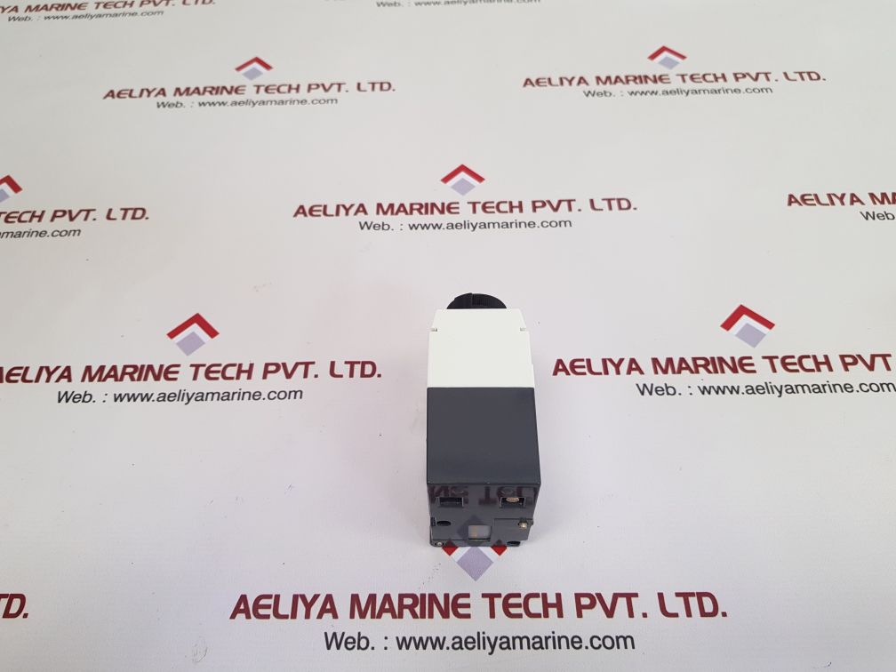 Telemecanique ca2-ft 141 time relay 240v 50hz - Image 4