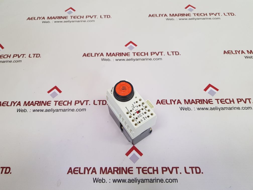 Telemecanique ca2-ft 141 time relay 240v 50hz - Image 7