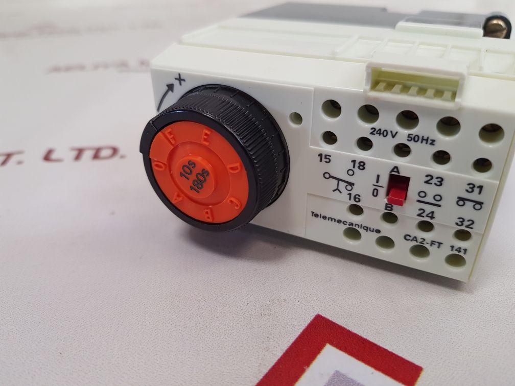 Telemecanique ca2-ft 141 time relay 240v 50hz - Image 9