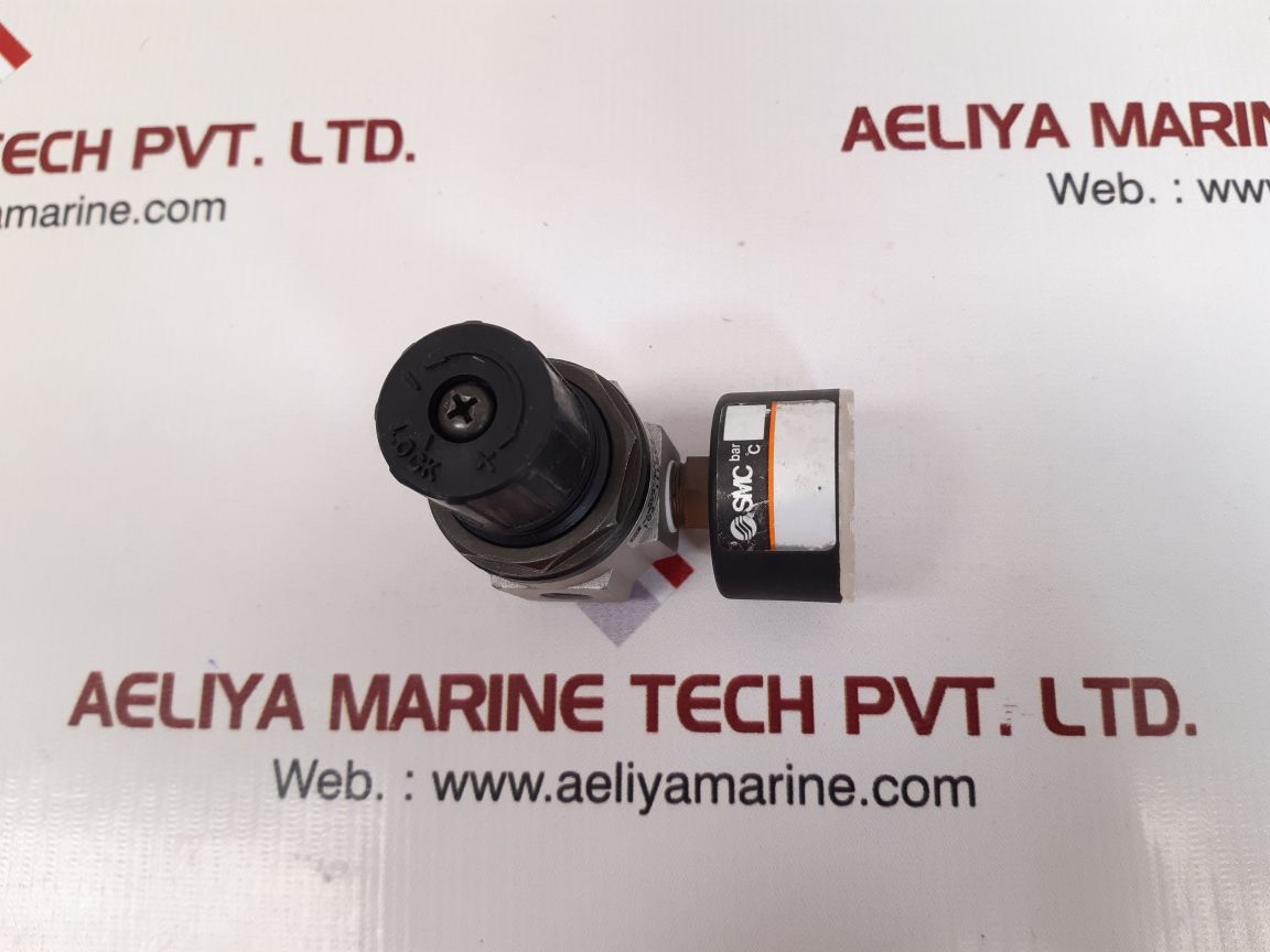 Smc ear111-f01 pressure regulator with gauge - Image 3