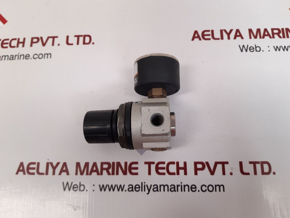 Smc ear111-f01 pressure regulator with gauge - Image 4