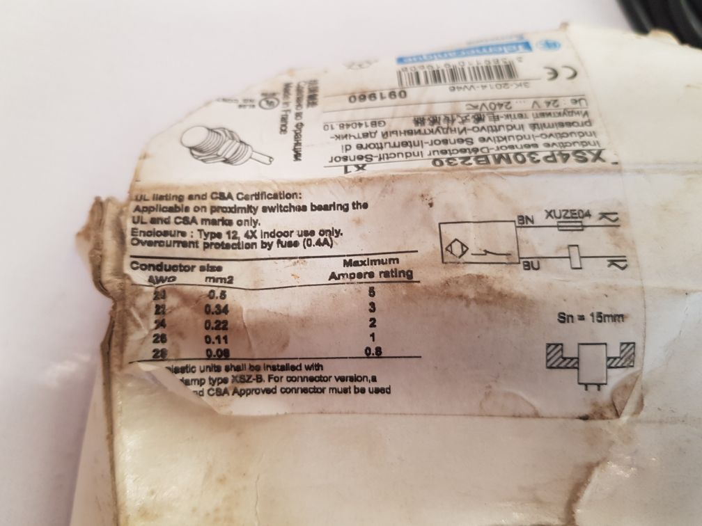 Telemecanique xs4p30mb230 proximity switch sensor - Image 9