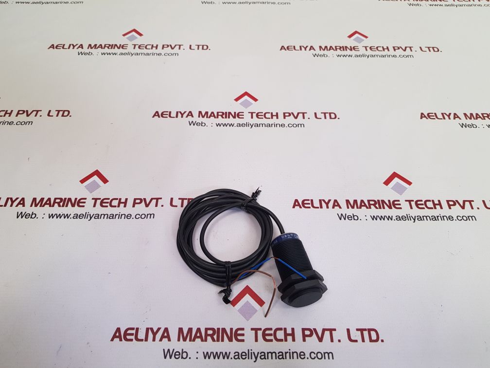 Telemecanique xs4p30mb230 proximity switch sensor - Image 2