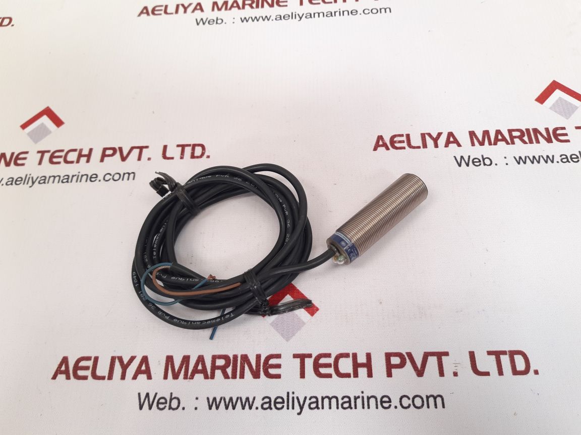 Telemecanique xs1m18ma250 proximity switch sensor - Image 8