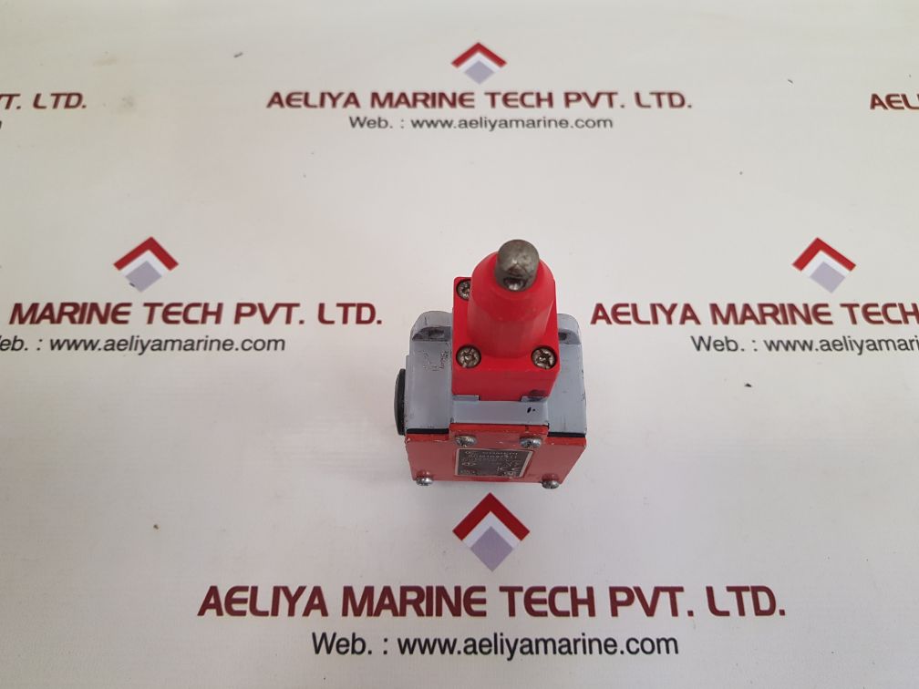 Comepi scm1k97x11 limit switch Used - Image 3