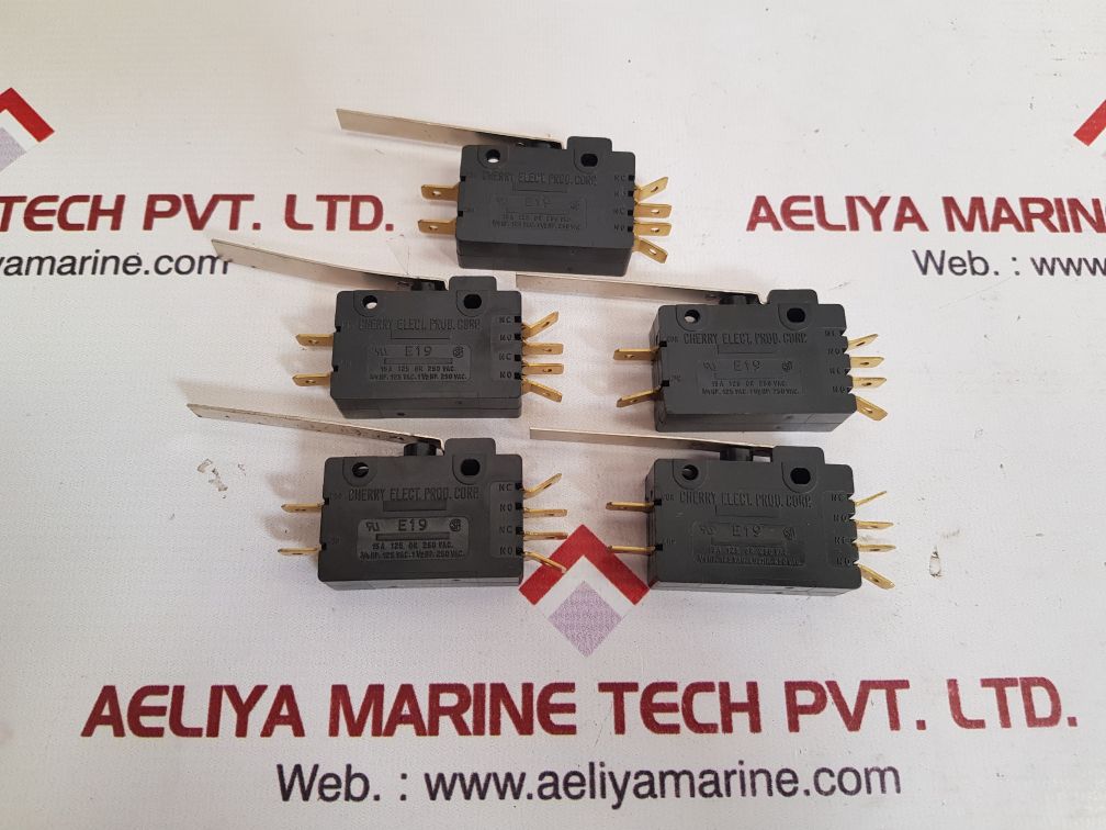 Cherry e19 snap-action plunger micro switch 0403-0080-00 - Image 2