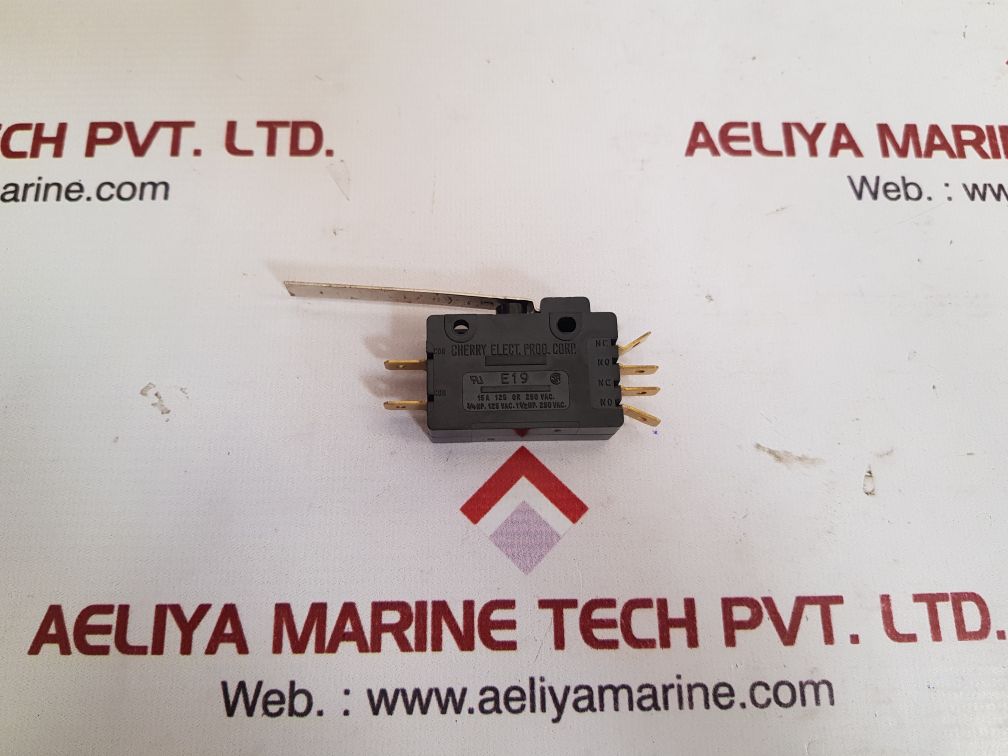 Cherry e19 snap-action plunger micro switch 0403-0080-00 - Image 3