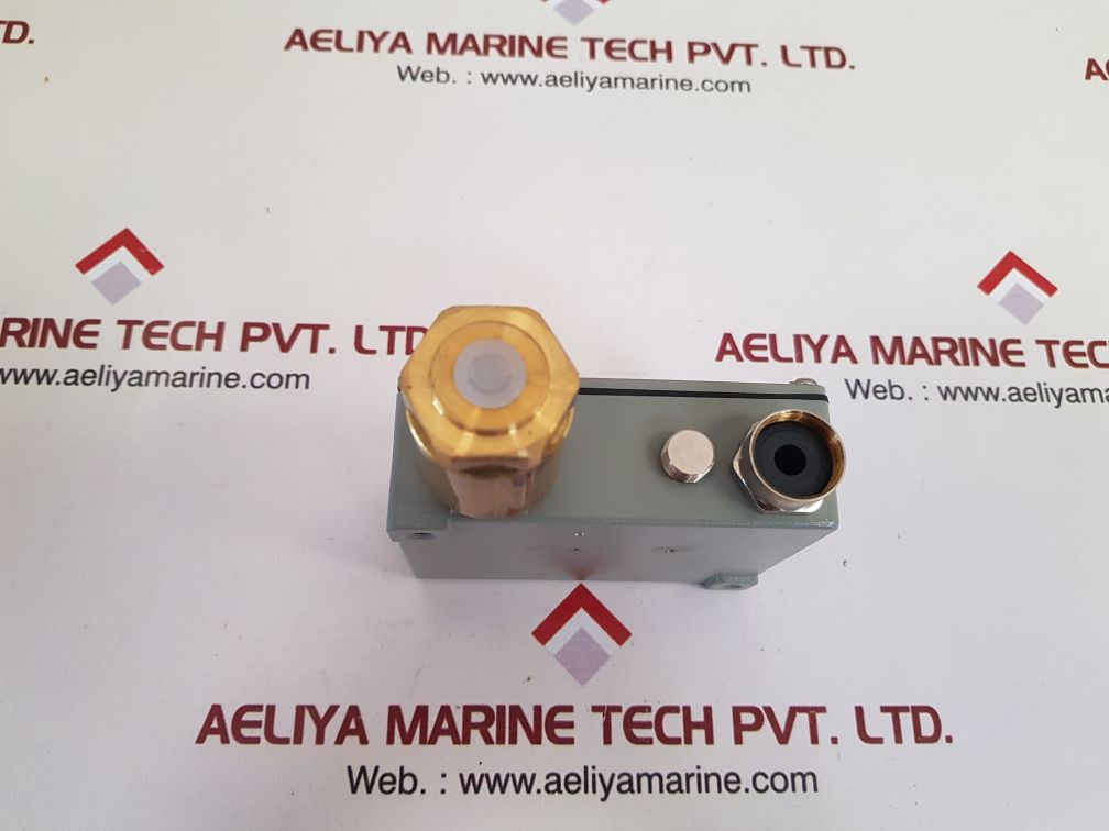 Trafag 940.2377.903 pressure switch 0...6 bar - Image 5