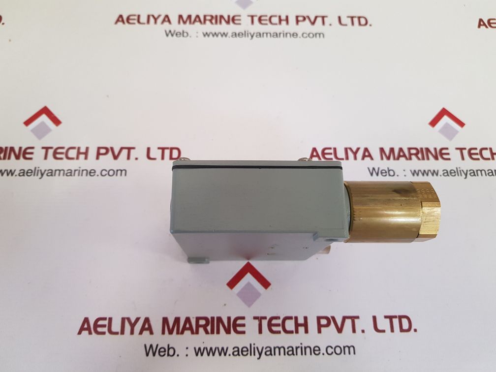 Trafag 940.2377.903 pressure switch 0...6 bar - Image 6