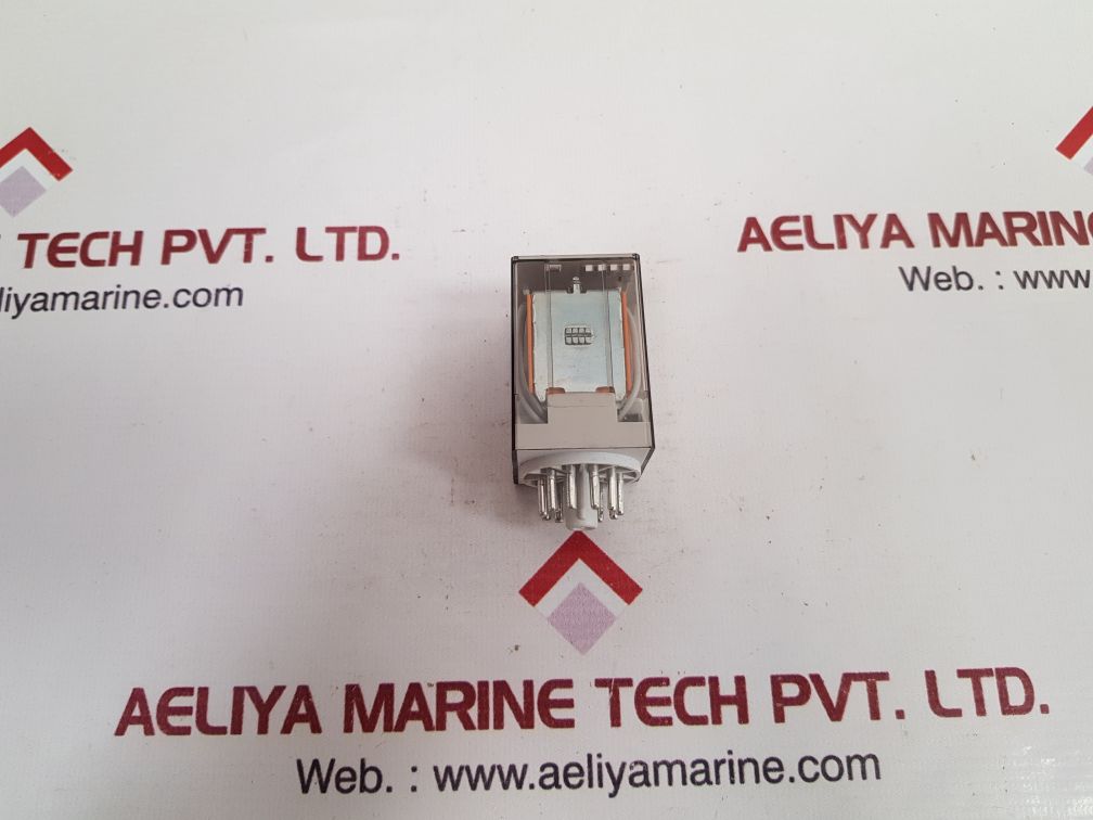 Finder 60.13.8.110.0040 Relay 10A 250V - Image 2