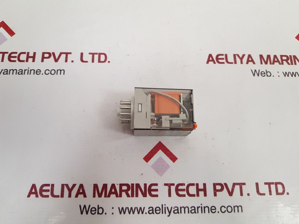 Finder 60.13.8.110.0040 Relay 10A 250V - Image 4