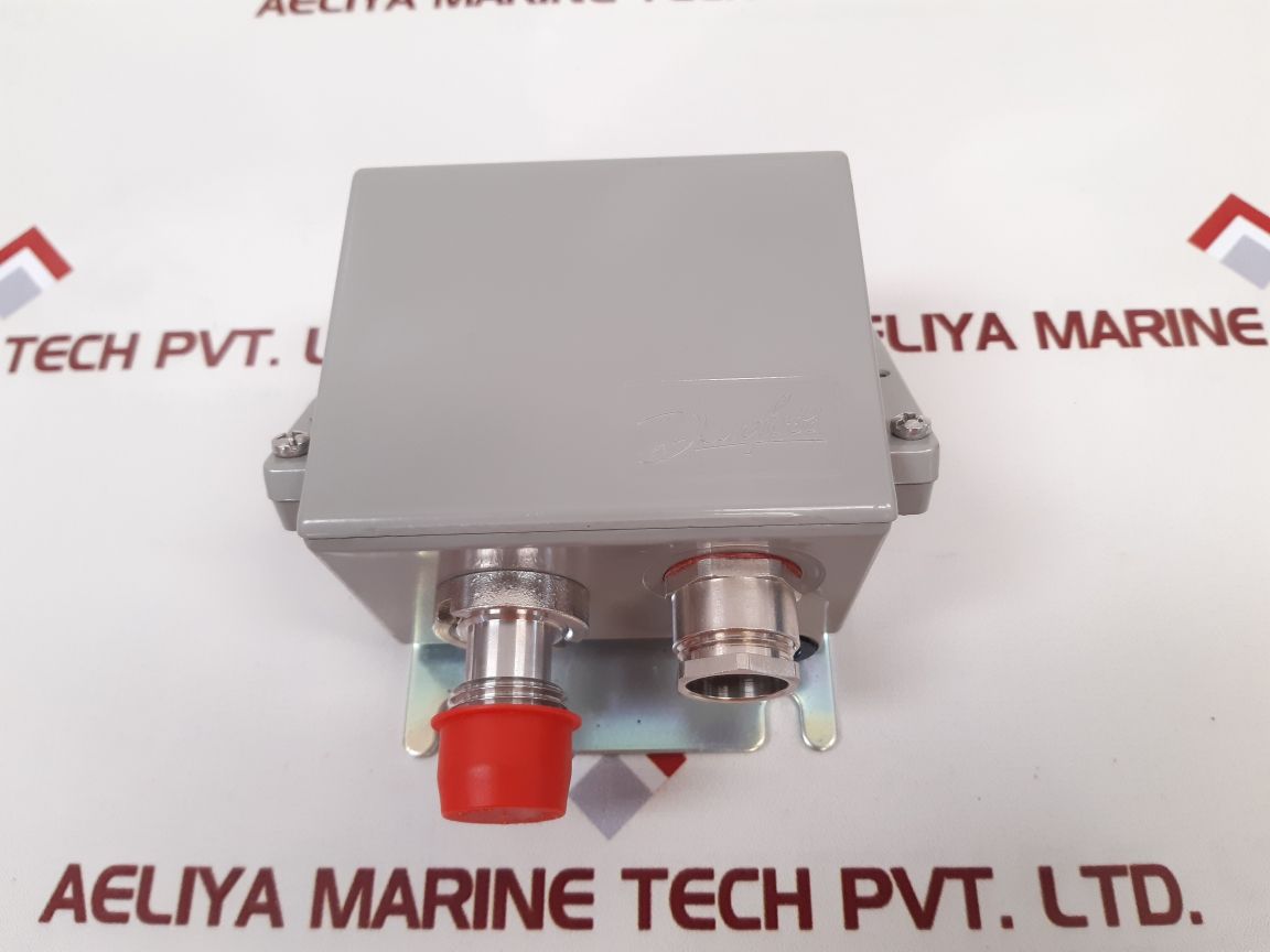 Danfoss Emp 2 Pressure Transmitter 084G2111 New - Image 3