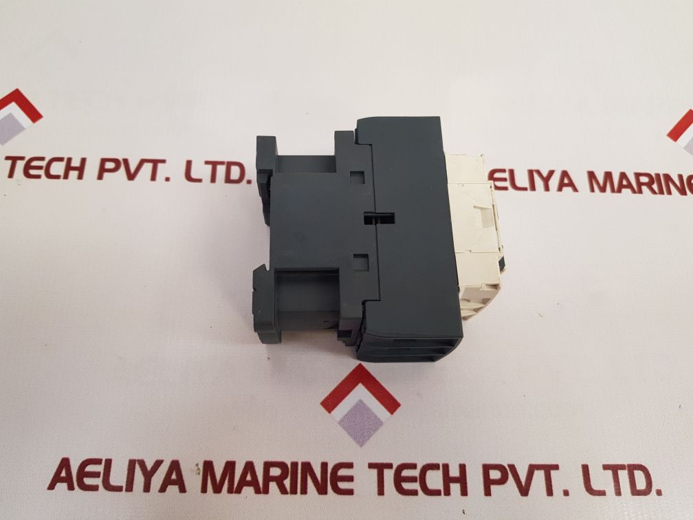 Schneider Electric/Telemecanique Lc1D32 Relay Contactor 50A 690V 50/60Hz - Image 2