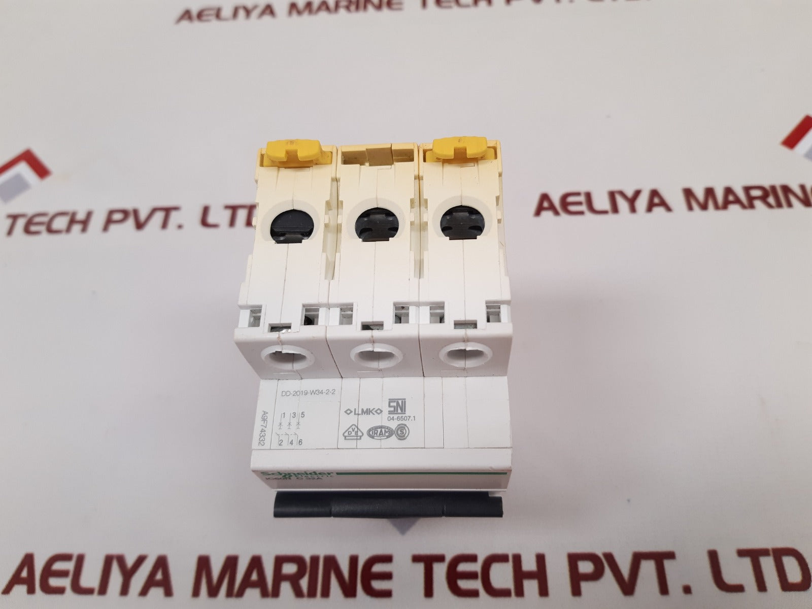 Schneider Electric Ic60N C 32A Circuit Breaker - Image 2