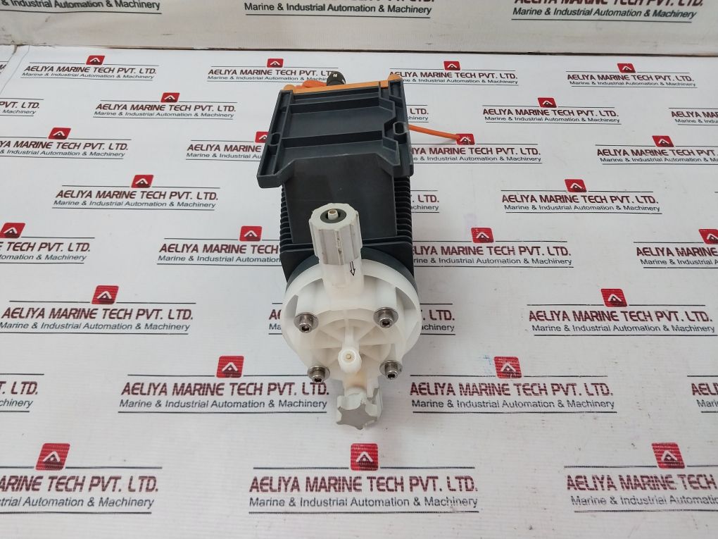 Prominent Bt4B0413Pvt2000Ua000000 Solenoid Metering Dosing Pump (Not Working) - Image 2