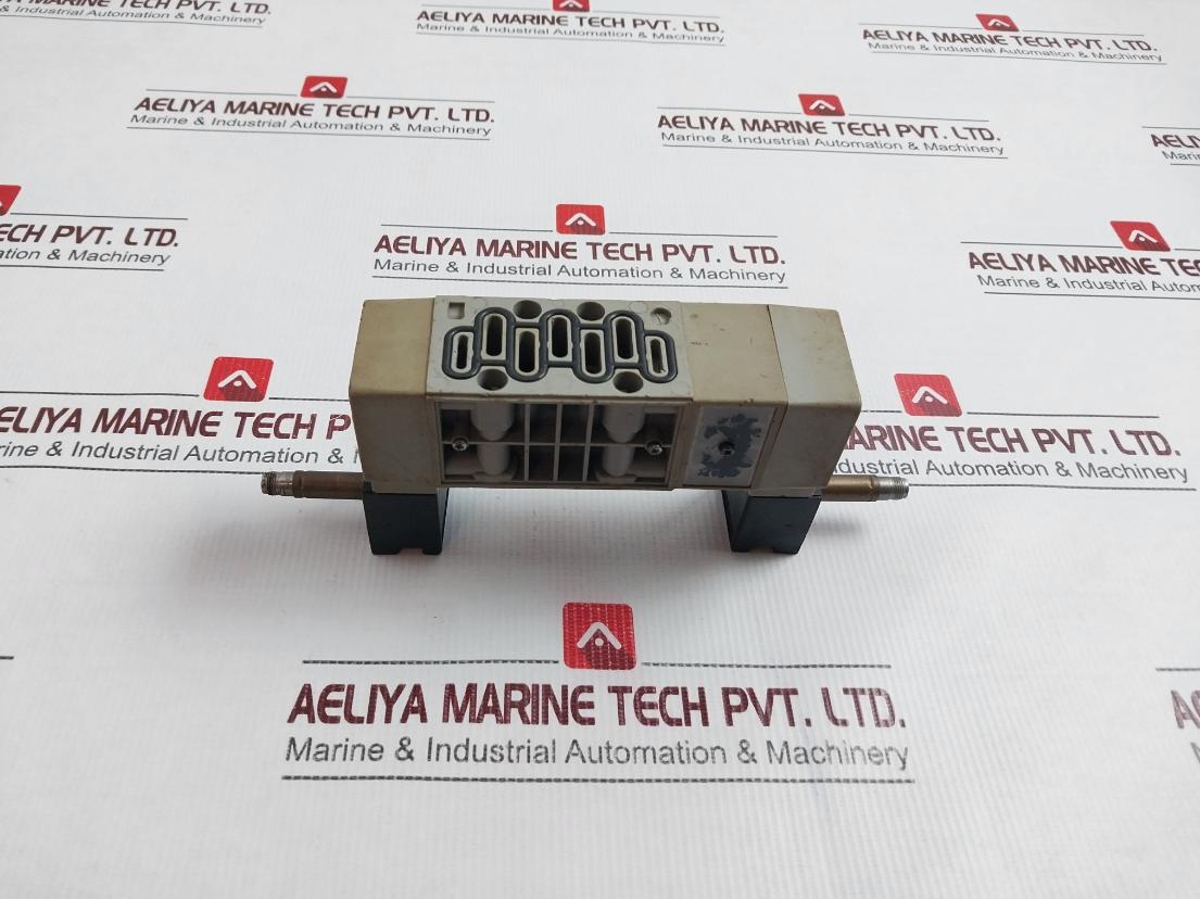 Bosch 0 820 027 002 Solenoid Valve - Image 4