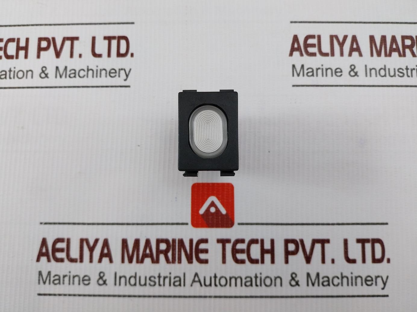 Marquardt 1677 Window Illuminated White Switch 230v - Image 4