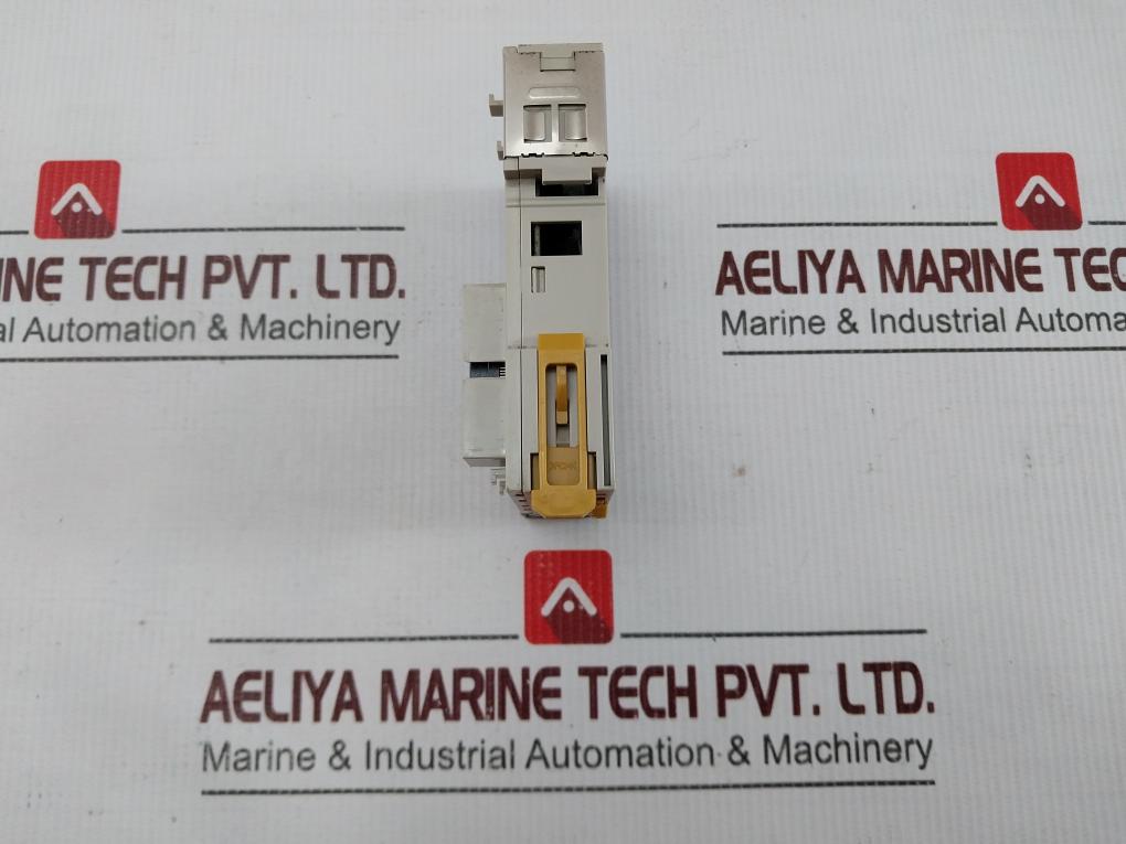 Omron Cj1w-Od231 Digital Output Module 24v - Image 4