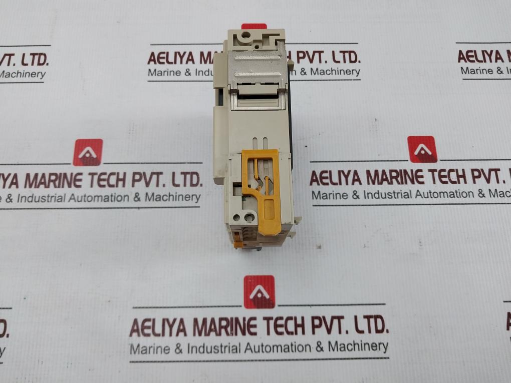 Omron Cqm1-Od214 Digital Output Module 94v - Image 4