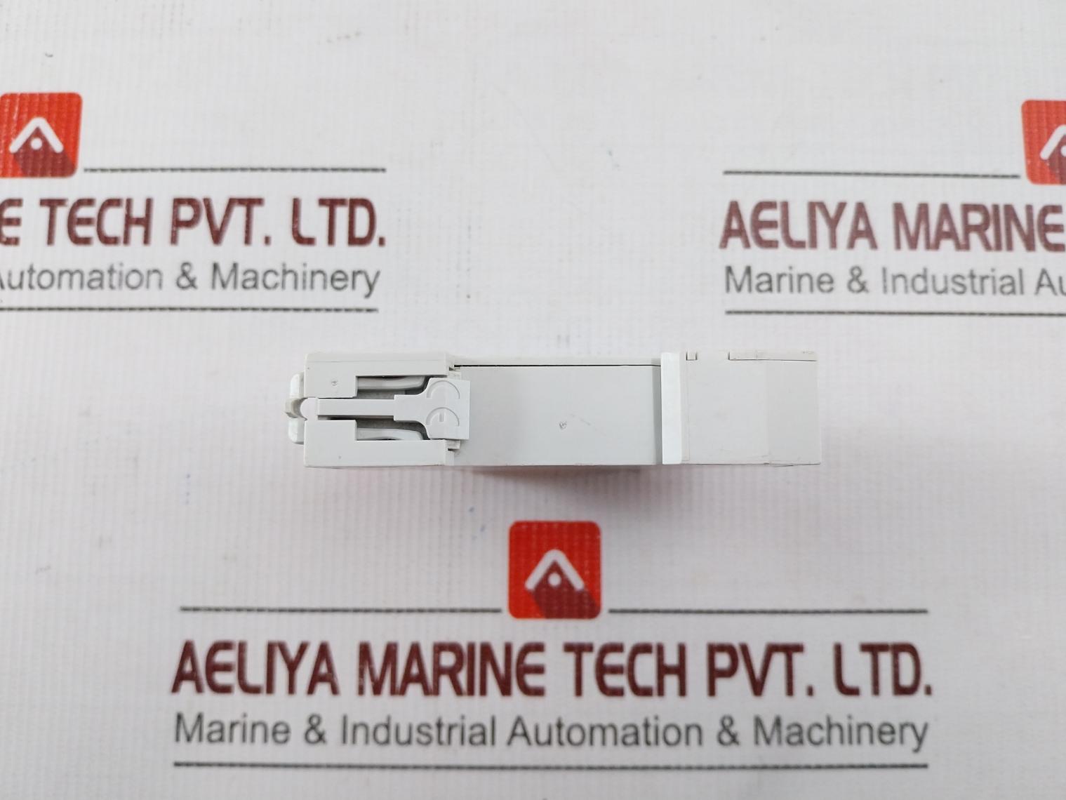 Schneider Electric 16065 Time Delay Relay 240v - Image 4