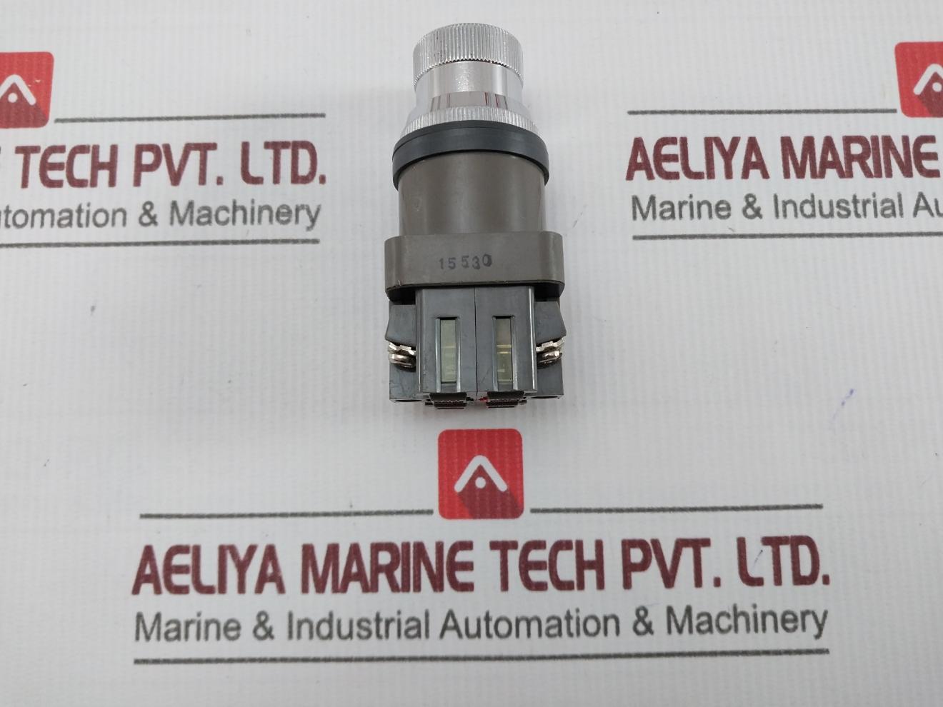 Idec 41-10650 Push Button Switch Control Unit 600v - Image 4