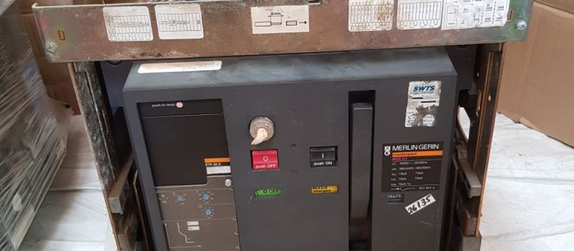 MERLIN GERIN M25 H1 MASTERPACT CIRCUIT BREAKER