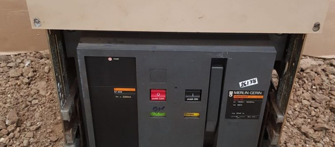 MERLIN GERIN M32 HF MASTERPACT CIRCUIT BREAKER 3200A