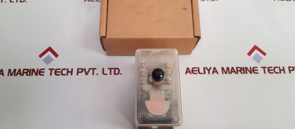 C&S RELAY D 2600 PLUG IN RELAY WITH TRANSPARENT COVER